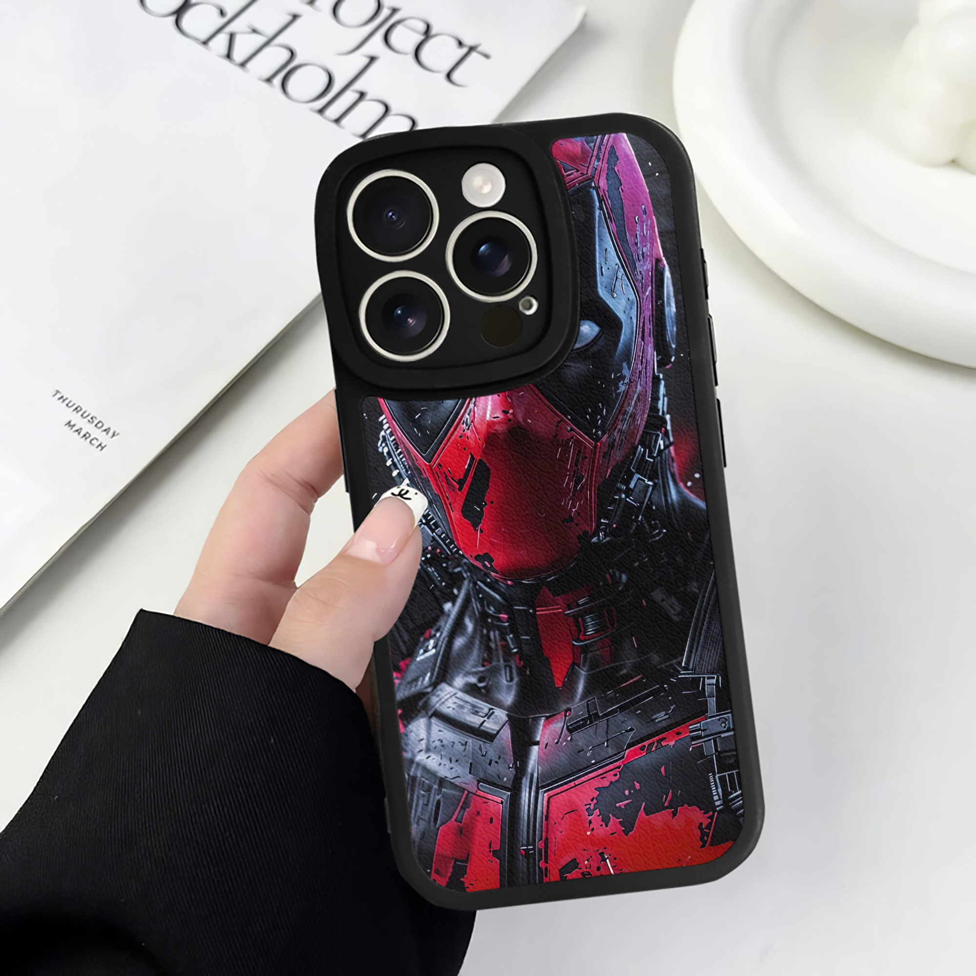 （画像用） Deadpool デッドプール 【iPhone 16シリーズ対応】シリコンスマホケース（レザー調） 材質：シリコン